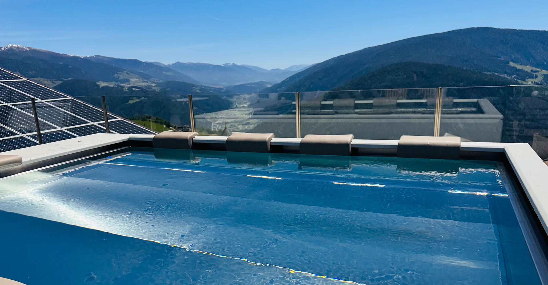 hotel-kristall-wellnesshotel-meransen-3-1-neuer-pool